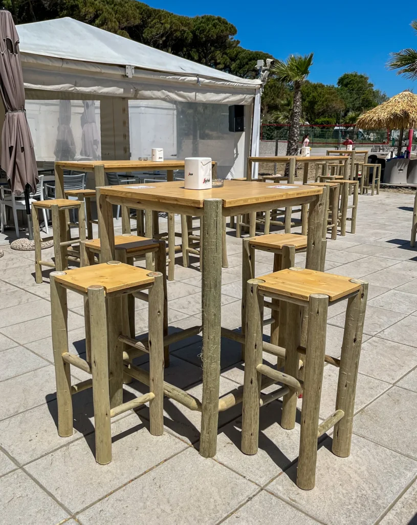 Mobilier et compl&eacute;ments bambou cannes bambou feuilles palmier roseau africain pergolas parasols kiosques chiringuitos v&eacute;randas &eacute;tablissements baln&eacute;aires lidos restaurants plages parcs h&ocirc;tels piscines