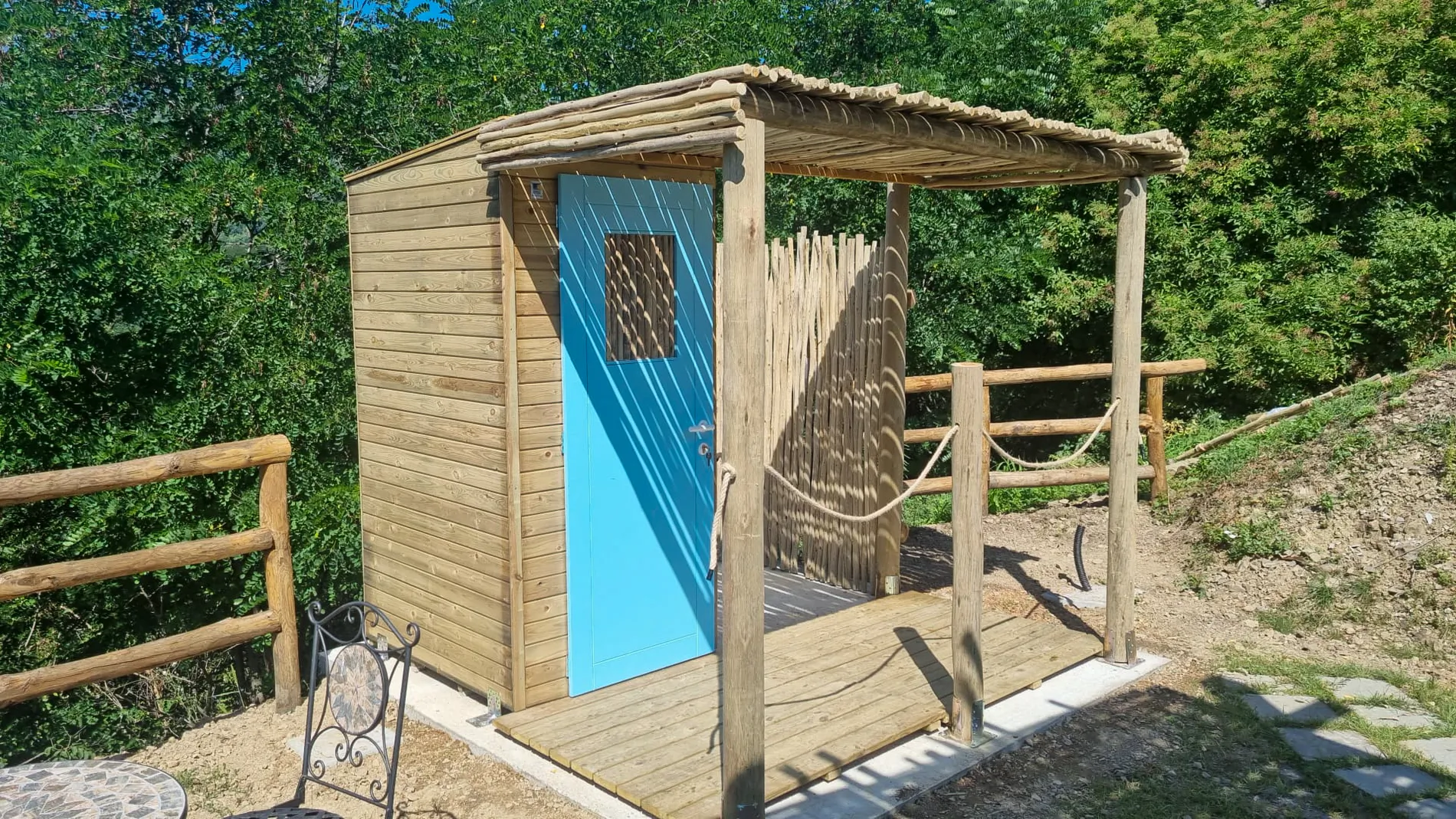 Cabine paille bambou cannes bambou feuilles palmier roseau africain pergolas parasols kiosques chiringuitos v&eacute;randas &eacute;tablissements baln&eacute;aires lidos restaurants plages parcs h&ocirc;tels piscines
