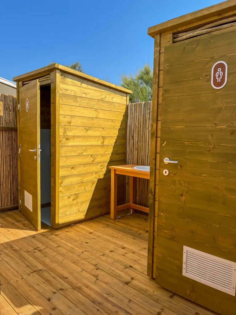 Cabine paille bambou cannes bambou feuilles palmier roseau africain pergolas parasols kiosques chiringuitos v&eacute;randas &eacute;tablissements baln&eacute;aires lidos restaurants plages parcs h&ocirc;tels piscines