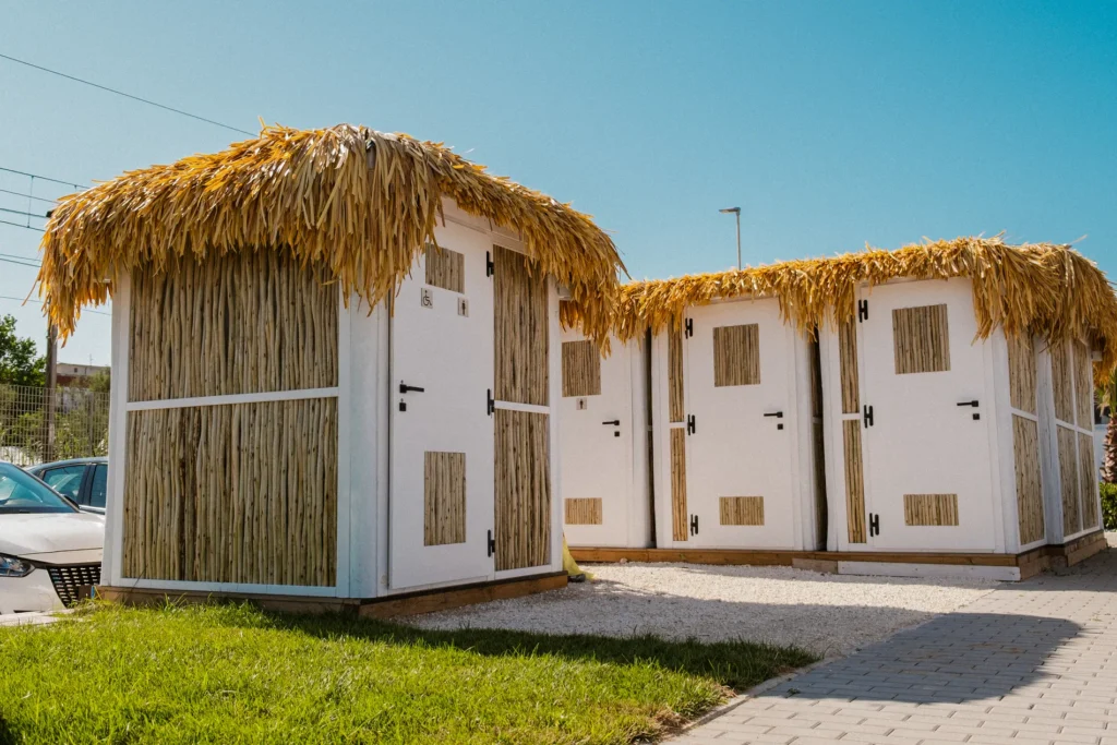 Cabine paille bambou cannes bambou feuilles palmier roseau africain pergolas parasols kiosques chiringuitos v&eacute;randas &eacute;tablissements baln&eacute;aires lidos restaurants plages parcs h&ocirc;tels piscines