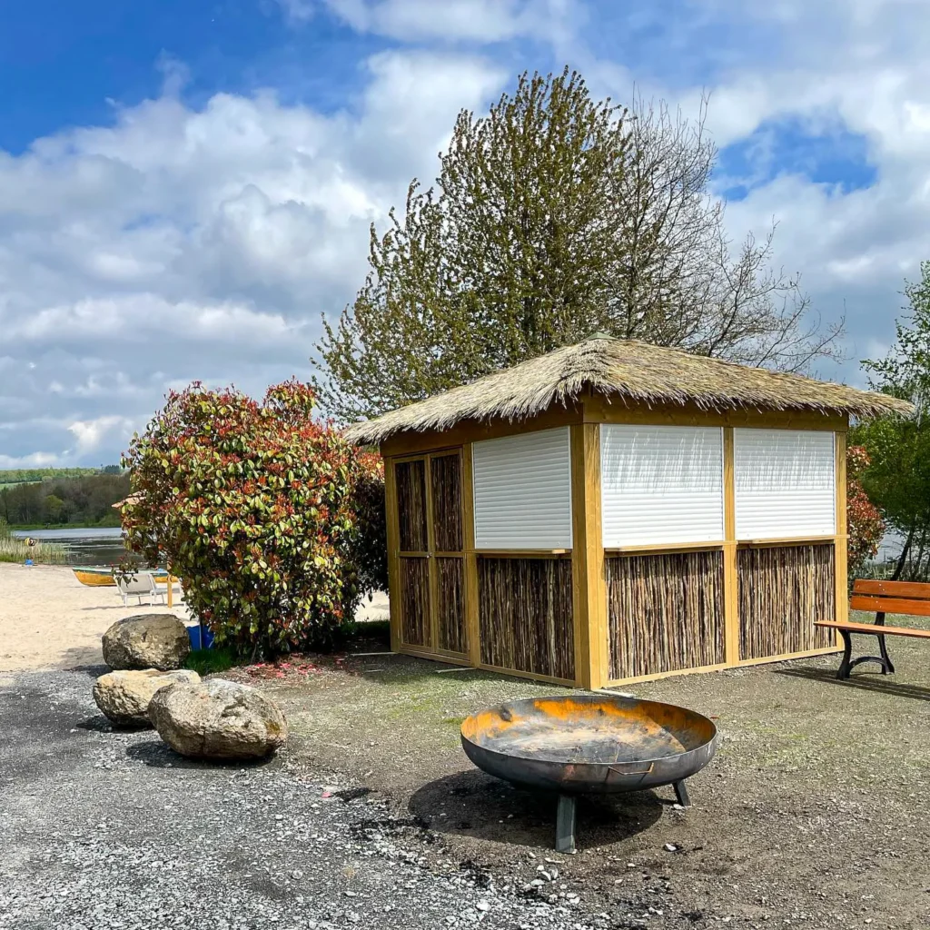 Kiosques bar chiringuitos mer plage bois bambou eucalyptus style ethnique exotique &eacute;tablissements baln&eacute;aires lidos restaurants plages parcs h&ocirc;tels piscines