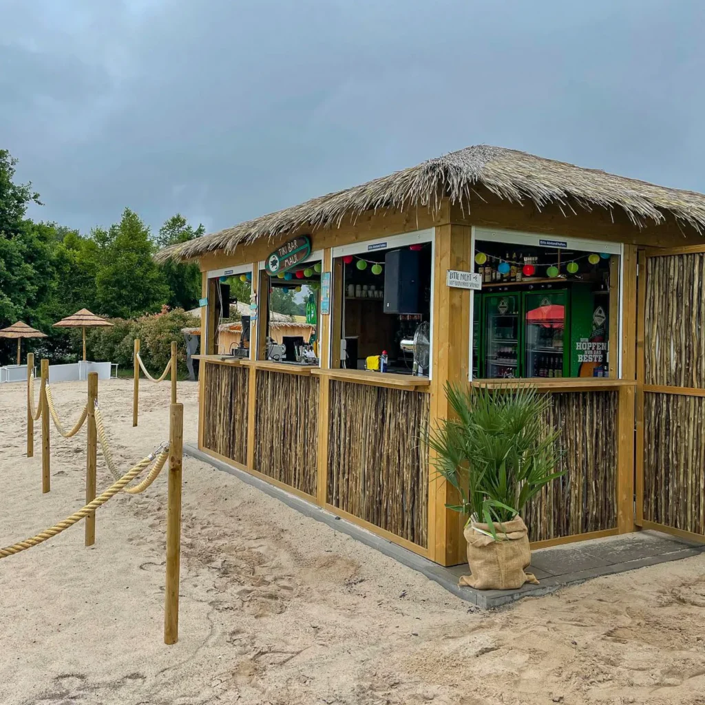 Kiosques bar chiringuitos mer plage bois bambou eucalyptus style ethnique exotique &eacute;tablissements baln&eacute;aires lidos restaurants plages parcs h&ocirc;tels piscines
