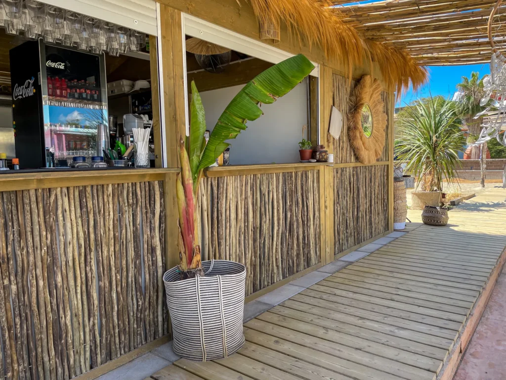 Kiosques bar chiringuitos mer plage bois bambou eucalyptus style ethnique exotique &eacute;tablissements baln&eacute;aires lidos restaurants plages parcs h&ocirc;tels piscines