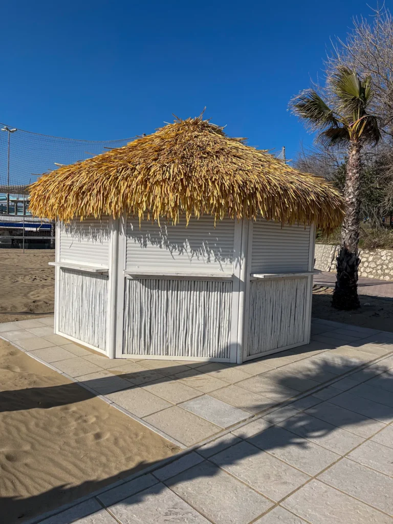 Kiosques bar chiringuitos mer plage bois bambou eucalyptus style ethnique exotique &eacute;tablissements baln&eacute;aires lidos restaurants plages parcs h&ocirc;tels piscines