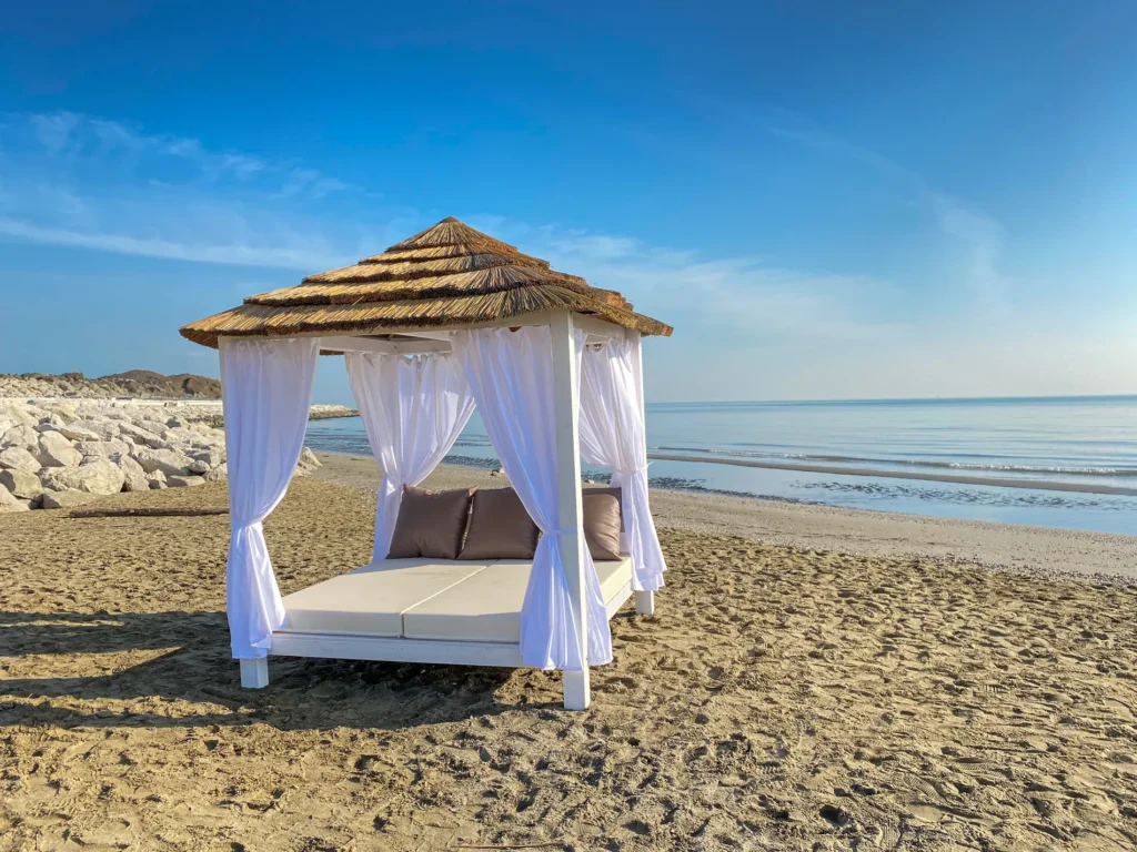 Pergolas bambou cannes bambou bois eucalyptus toit paille rond carr&eacute; mer plage style ethnique exotique &eacute;tablissements baln&eacute;aires lidos restaurants plages parcs h&ocirc;tels piscines