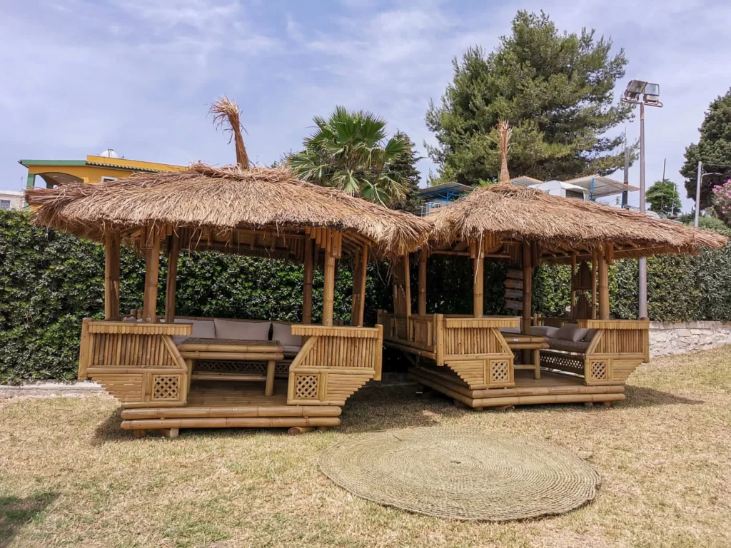 Pergolas bambou cannes bambou bois eucalyptus toit paille rond carr&eacute; mer plage style ethnique exotique &eacute;tablissements baln&eacute;aires lidos restaurants plages parcs h&ocirc;tels piscines