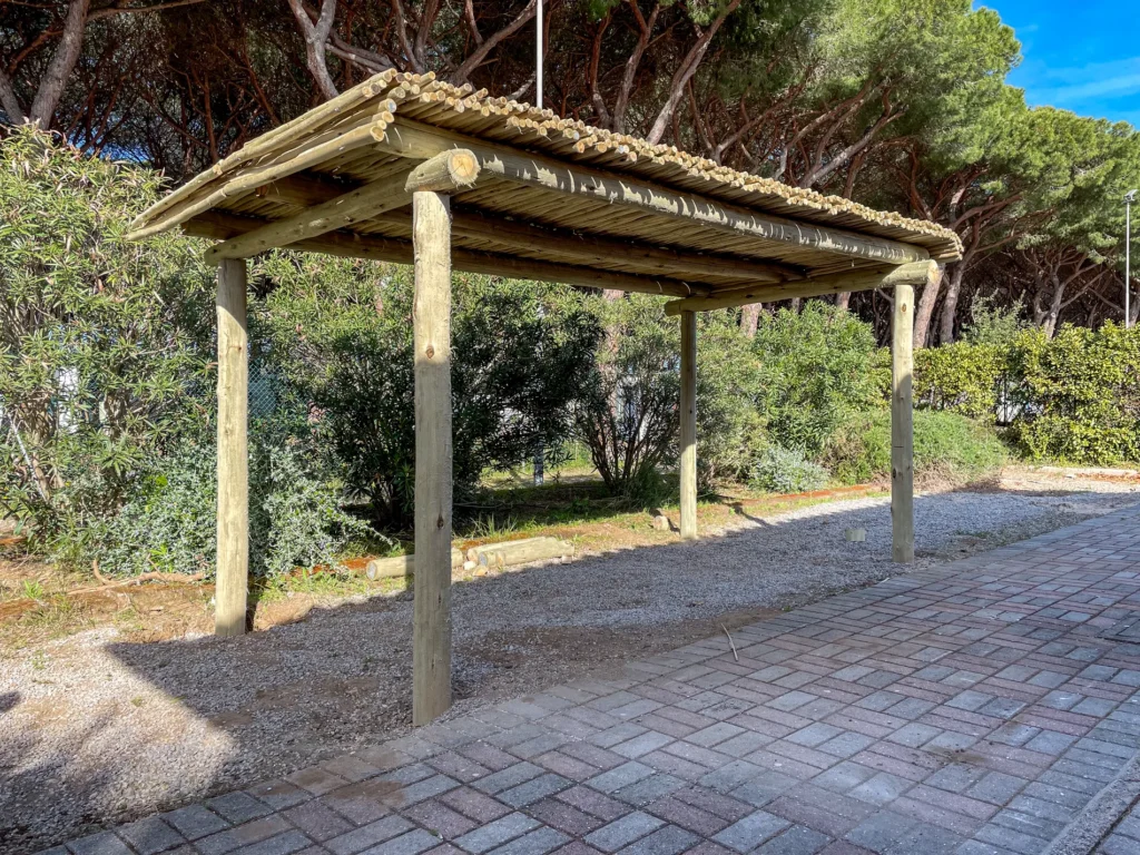 Pergolas bambou cannes bambou bois eucalyptus toit paille rond carr&eacute; mer plage style ethnique exotique &eacute;tablissements baln&eacute;aires lidos restaurants plages parcs h&ocirc;tels piscines