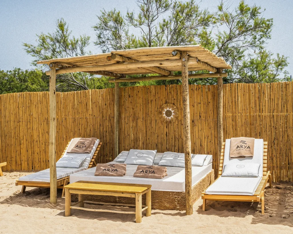 Pergolas bambou cannes bambou bois eucalyptus toit paille rond carr&eacute; mer plage style ethnique exotique &eacute;tablissements baln&eacute;aires lidos restaurants plages parcs h&ocirc;tels piscines