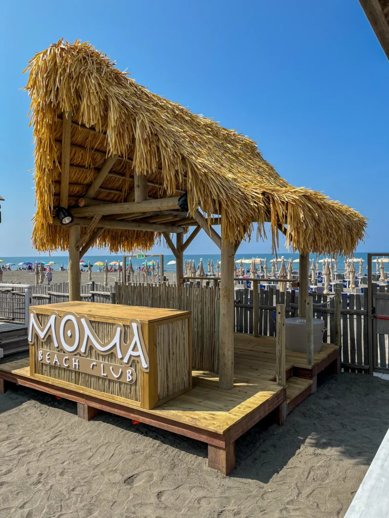 Pergolas bambou cannes bambou bois eucalyptus toit paille rond carr&eacute; mer plage style ethnique exotique &eacute;tablissements baln&eacute;aires lidos restaurants plages parcs h&ocirc;tels piscines