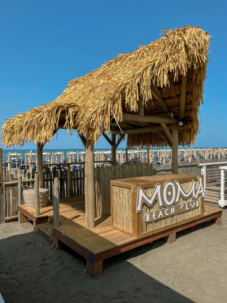Pergolas bambou cannes bambou bois eucalyptus toit paille rond carr&eacute; mer plage style ethnique exotique &eacute;tablissements baln&eacute;aires lidos restaurants plages parcs h&ocirc;tels piscines