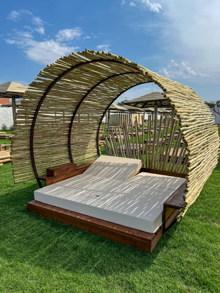 Pergolas bambou cannes bambou bois eucalyptus toit paille rond carr&eacute; mer plage style ethnique exotique &eacute;tablissements baln&eacute;aires lidos restaurants plages parcs h&ocirc;tels piscines