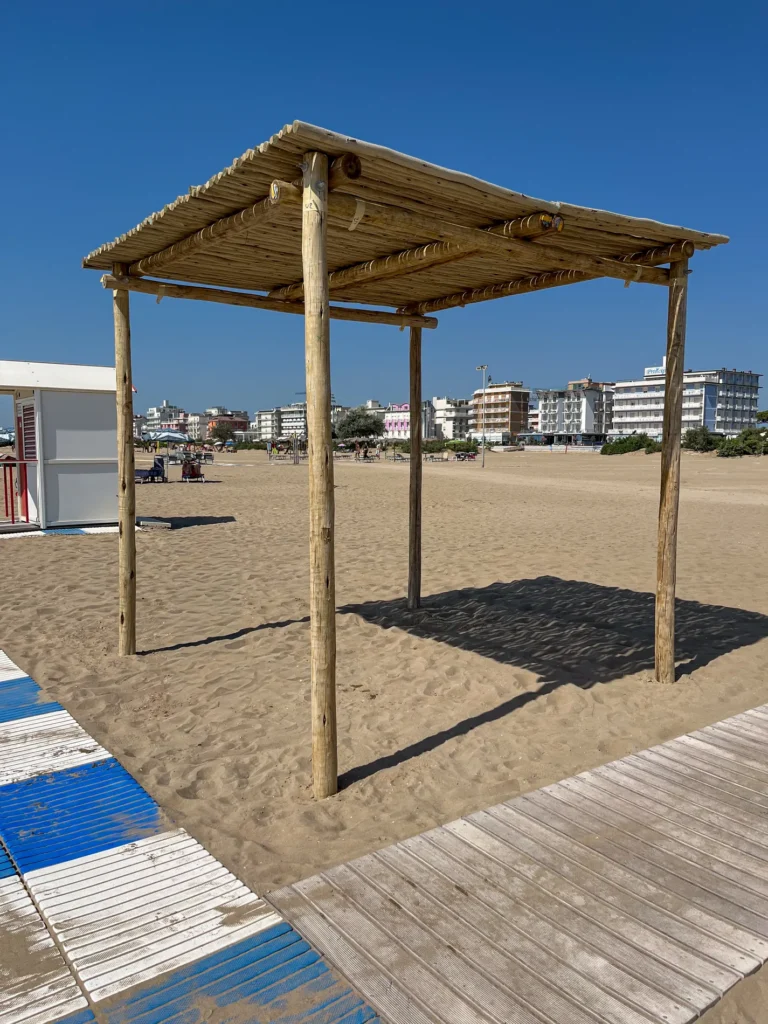 Pergolas bambou cannes bambou bois eucalyptus toit paille rond carr&eacute; mer plage style ethnique exotique &eacute;tablissements baln&eacute;aires lidos restaurants plages parcs h&ocirc;tels piscines