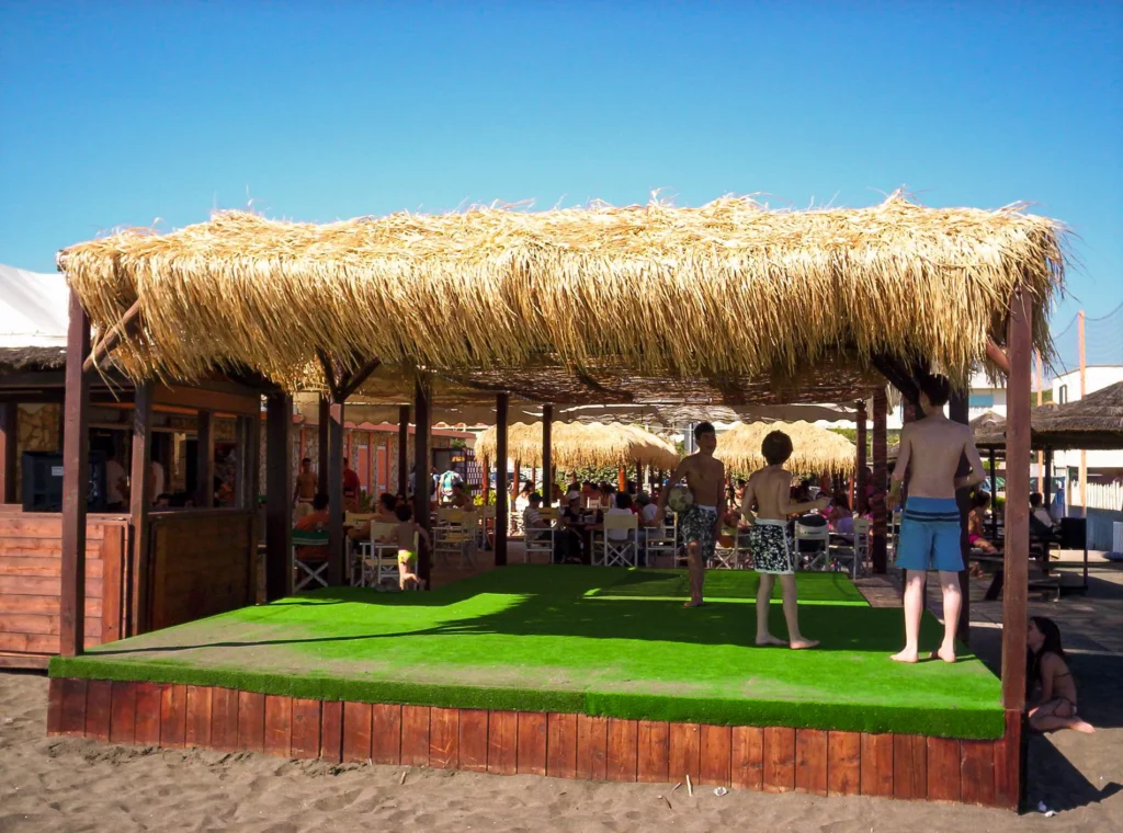Parasol hawa&iuml;en style hawaii ethnique exotique &eacute;tablissements baln&eacute;aires lidos restaurants plages parcs h&ocirc;tels piscines