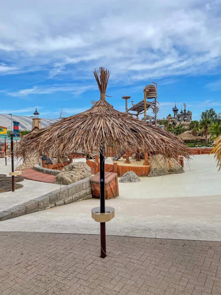 Parasols Makuti feuilles palmier africaine ethniques exotiques &eacute;tablissements baln&eacute;aires lidos restaurants plages parcs h&ocirc;tels piscines