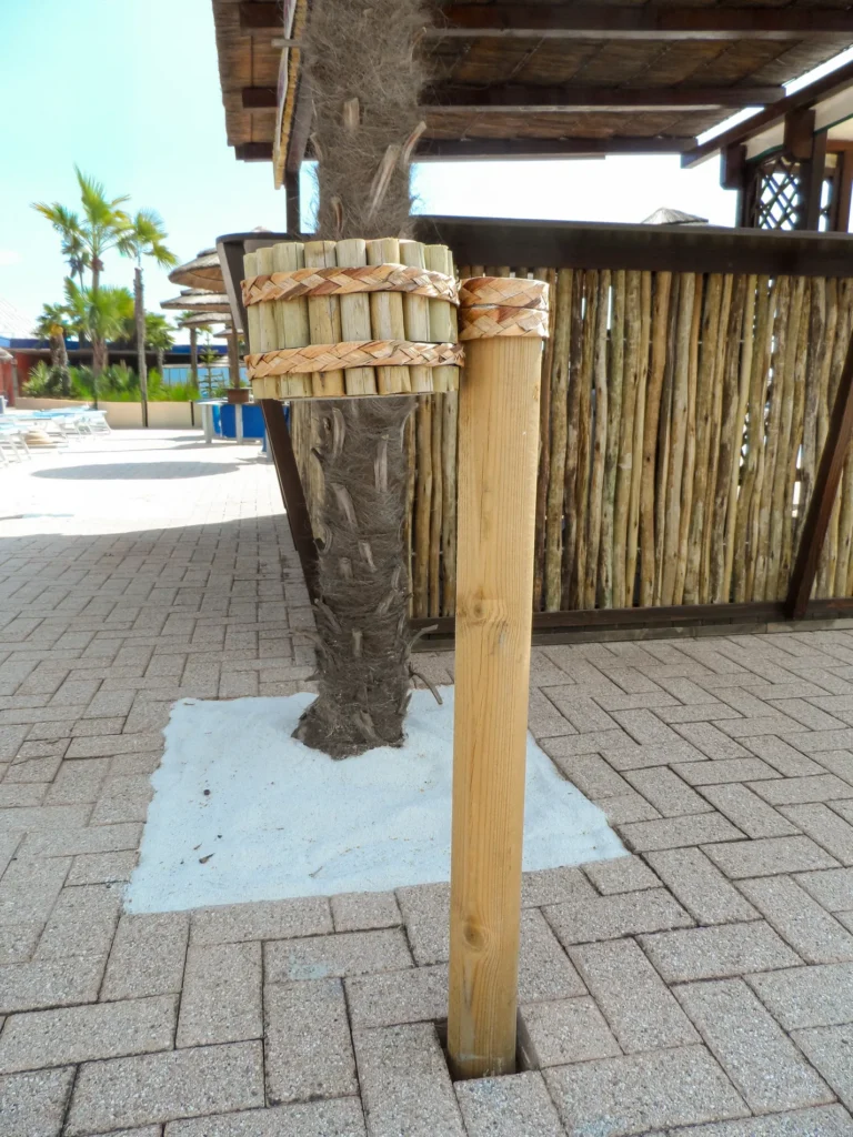 Parasols plage professionnels anti vent r&eacute;sistants vent &eacute;tablissements baln&eacute;aires lido bois ethniques exotiques restaurants