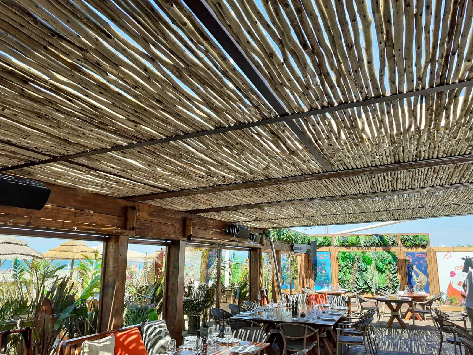 Pergolas paille bambou cannes bambou feuilles palmier roseau africain pergolas parasols kiosques chiringuitos v&eacute;randas &eacute;tablissements baln&eacute;aires lidos restaurants plages parcs h&ocirc;tels piscines