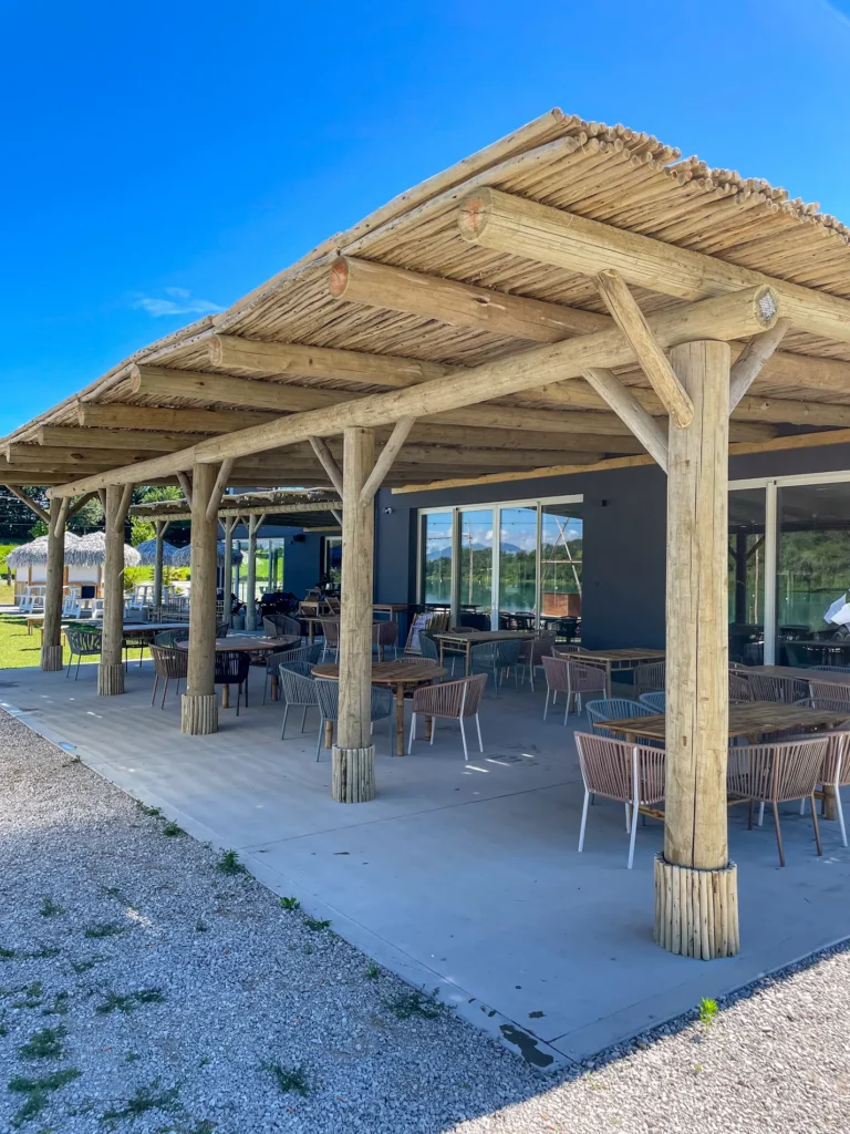 Pergolas paille bambou cannes bambou feuilles palmier roseau africain pergolas parasols kiosques chiringuitos v&eacute;randas &eacute;tablissements baln&eacute;aires lidos restaurants plages parcs h&ocirc;tels piscines