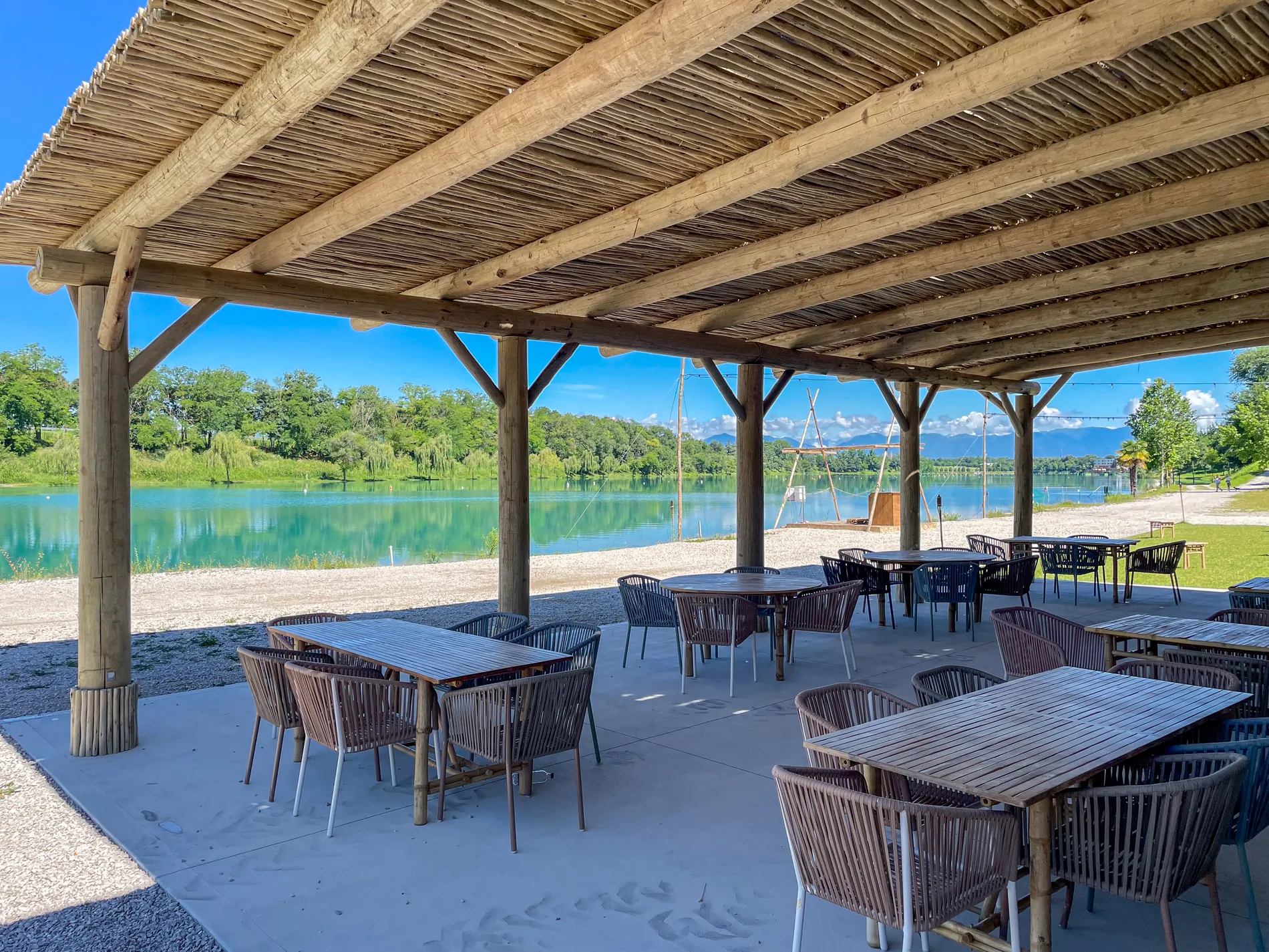 Pergolas paille bambou cannes bambou feuilles palmier roseau africain pergolas parasols kiosques chiringuitos v&eacute;randas &eacute;tablissements baln&eacute;aires lidos restaurants plages parcs h&ocirc;tels piscines